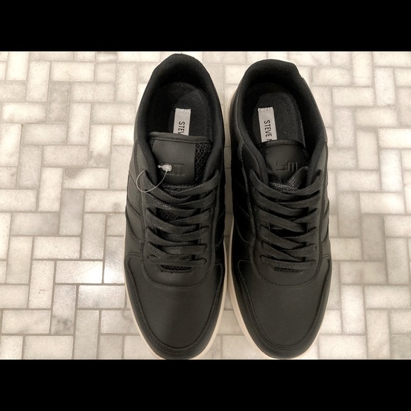 STEVE MADDEN BLACK RUNNERS- Size 8 - Picture 6 of 9